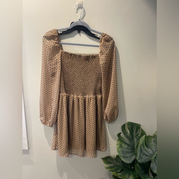 Kourt Calypso Women Tan Smocked Geometric Puff Sheer Sleeve Dress Size Medium - Picture 4 of 8